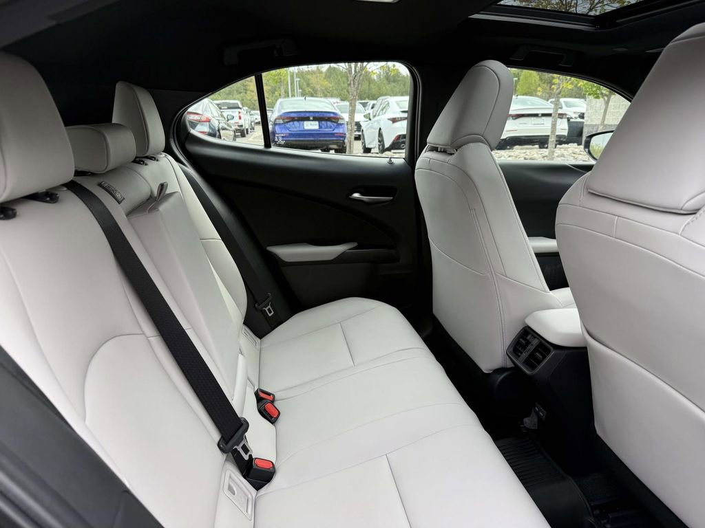 Used 2024 Lexus UX 250h AWD w/ Premium Package image 17