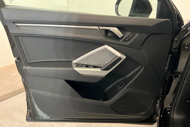 Used 2025 Audi Q3 2.0T Premium image 14
