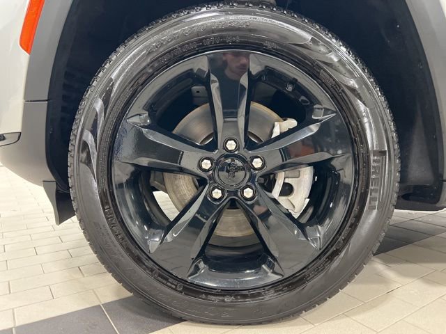 Used 2023 Jeep Grand Cherokee L Limited w/ Black Appearance Package AWD/4WD image 23