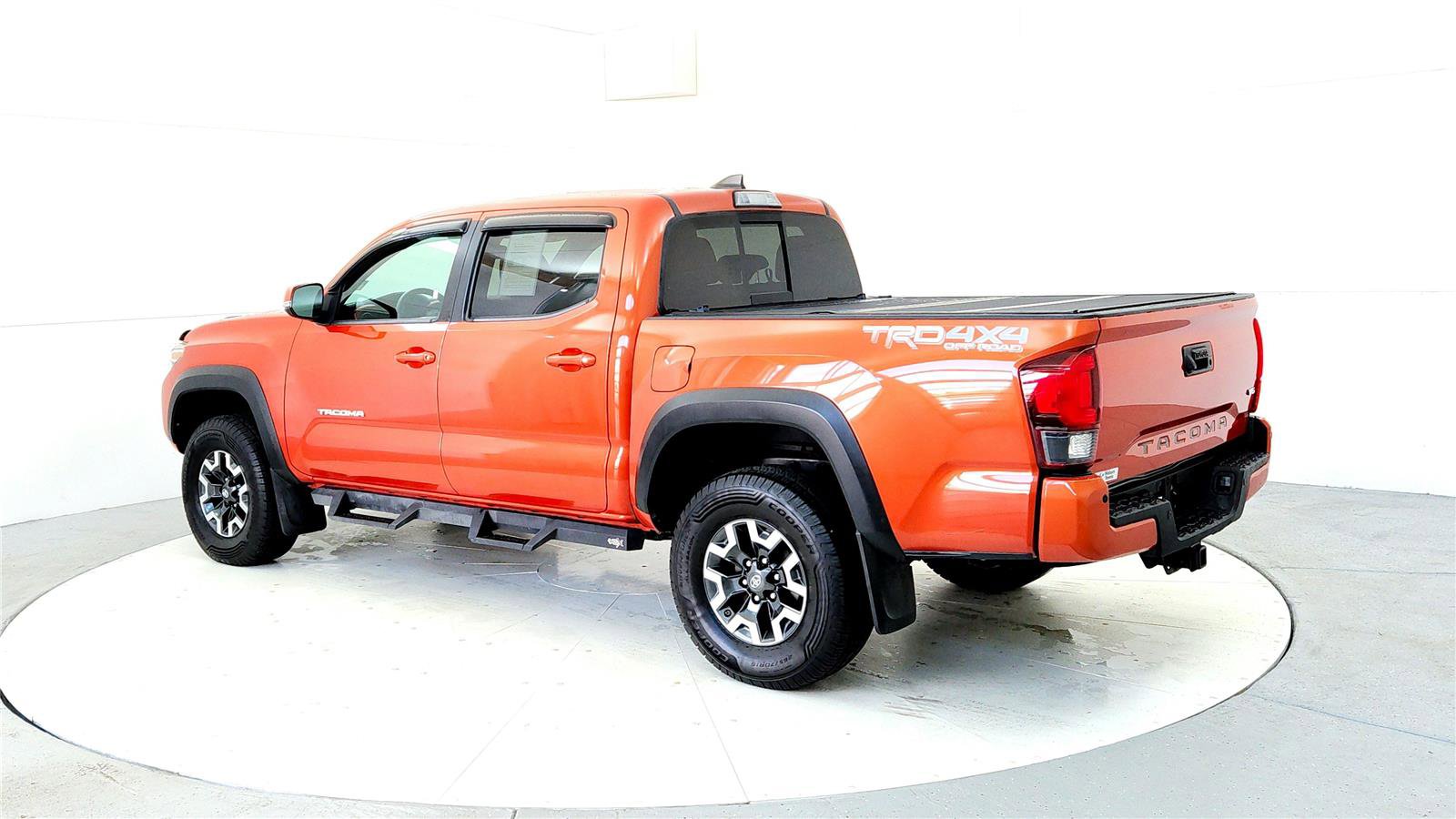 Used 2018 Toyota Tacoma TRD Off-Road w/ Technology Package image 4