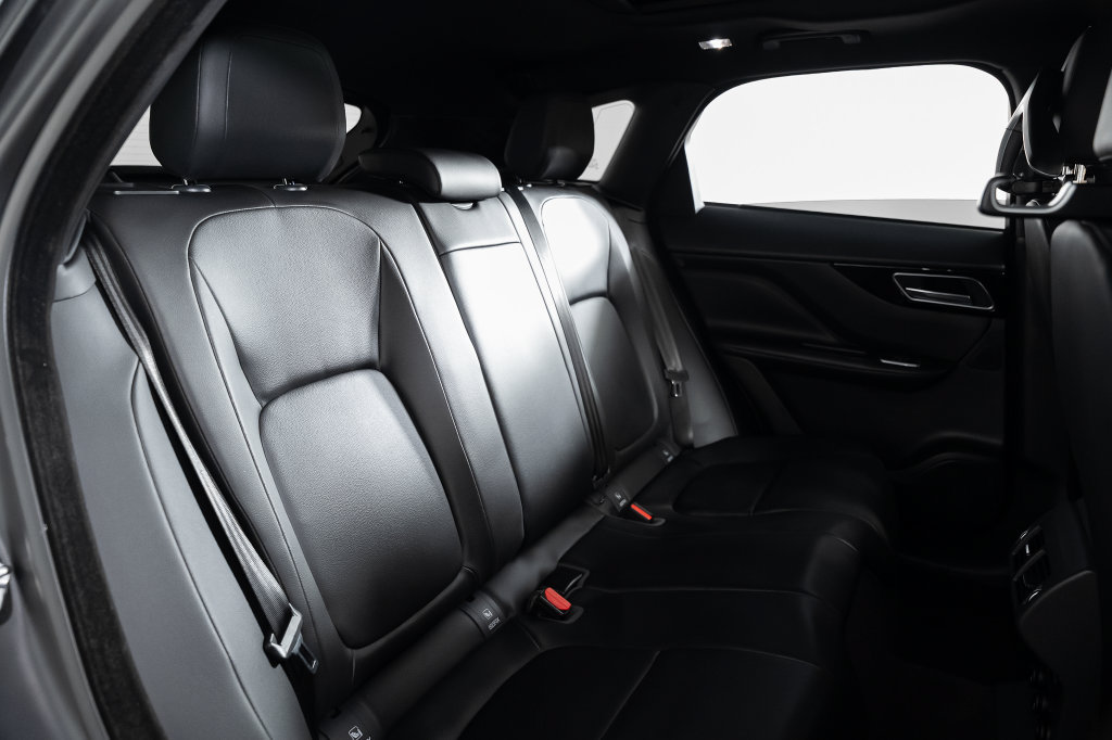 Used 2018 Jaguar F-PACE Premium AWD/4WD image 25