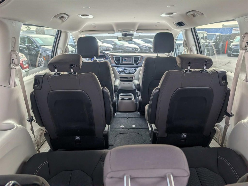 Used 2023 Chrysler Voyager LX image 8