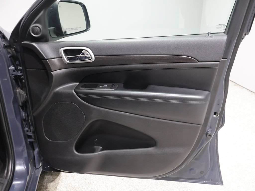 Used 2018 Jeep Grand Cherokee Altitude AWD/4WD image 23