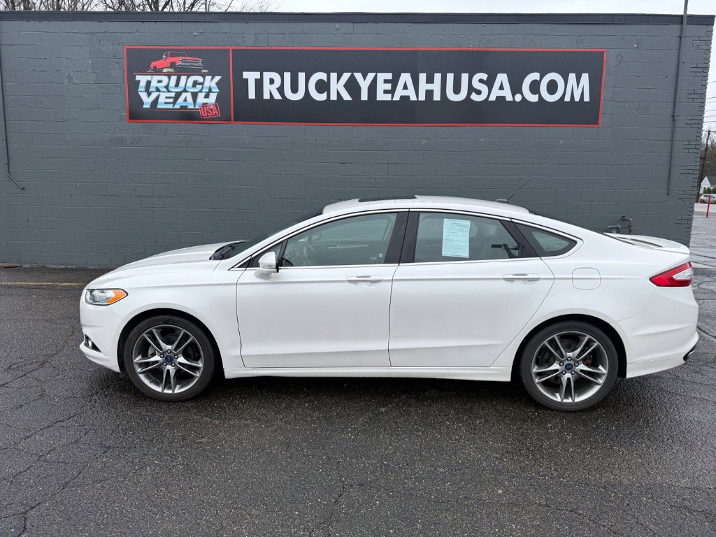 Used 2016 Ford Fusion Titanium image 2