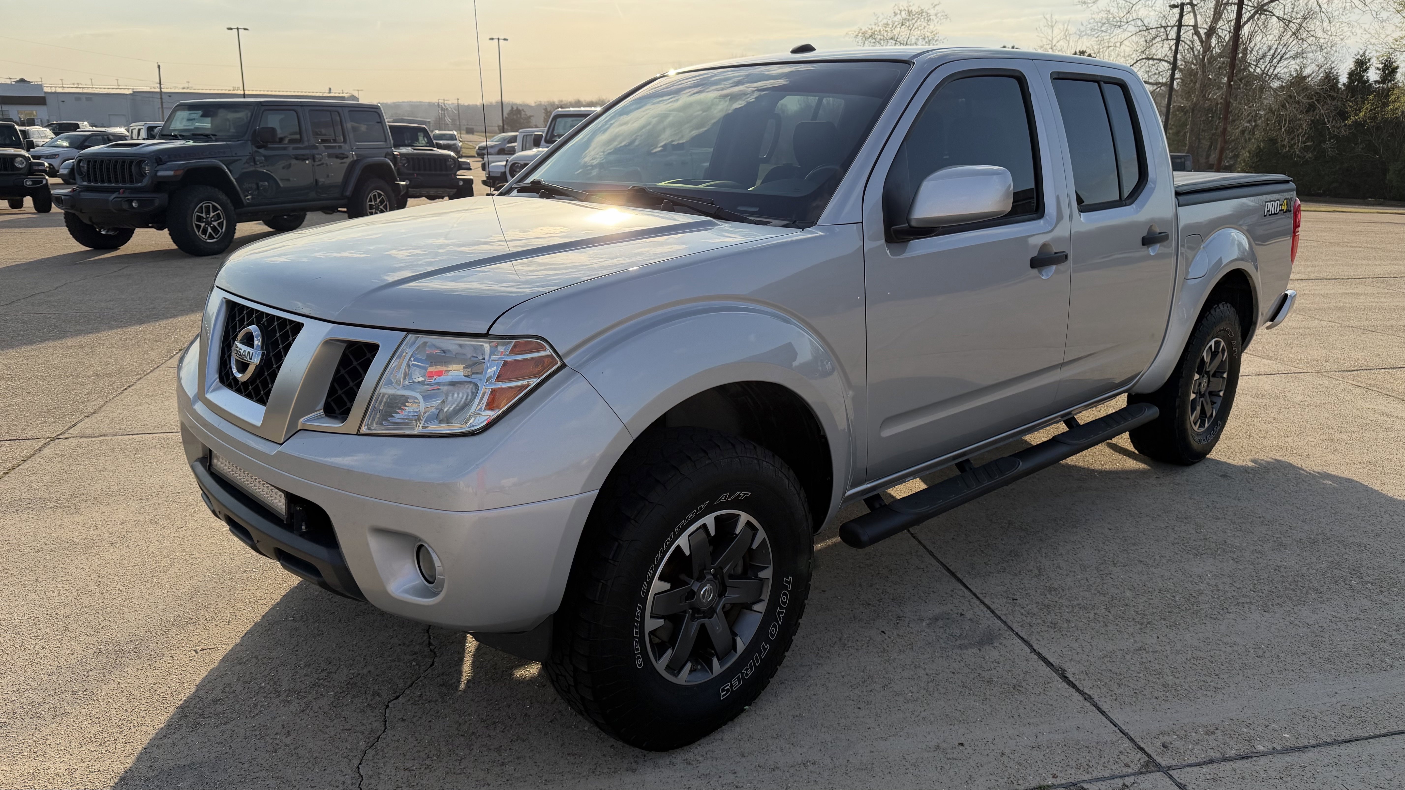 Used 2019 Nissan Frontier PRO-4X image 2