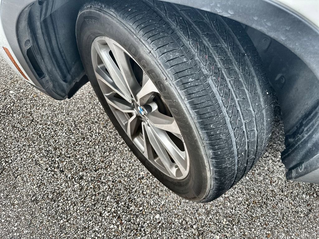 Used 2019 BMW X4 xDrive30i AWD/4WD image 3