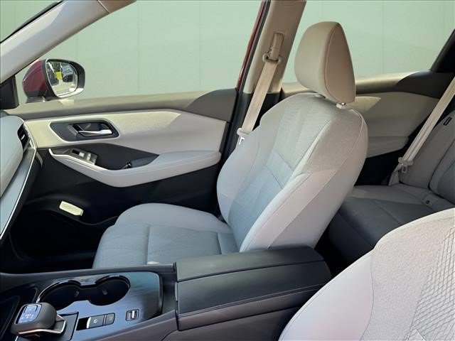 Used 2025 Nissan Rogue SV FWD image 9