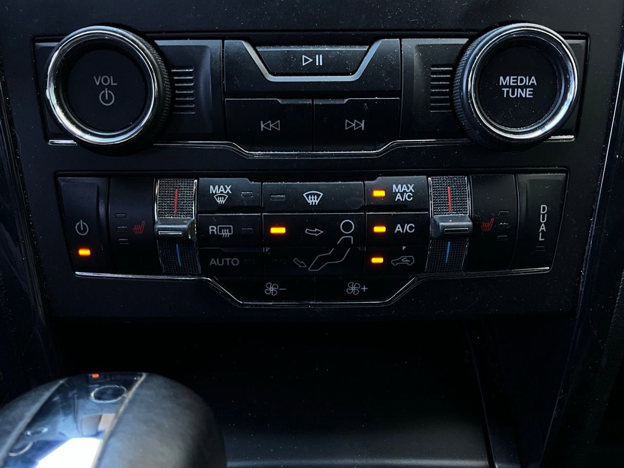 Used 2019 Ford Explorer XLT w/ Equipment Group 202A image 26