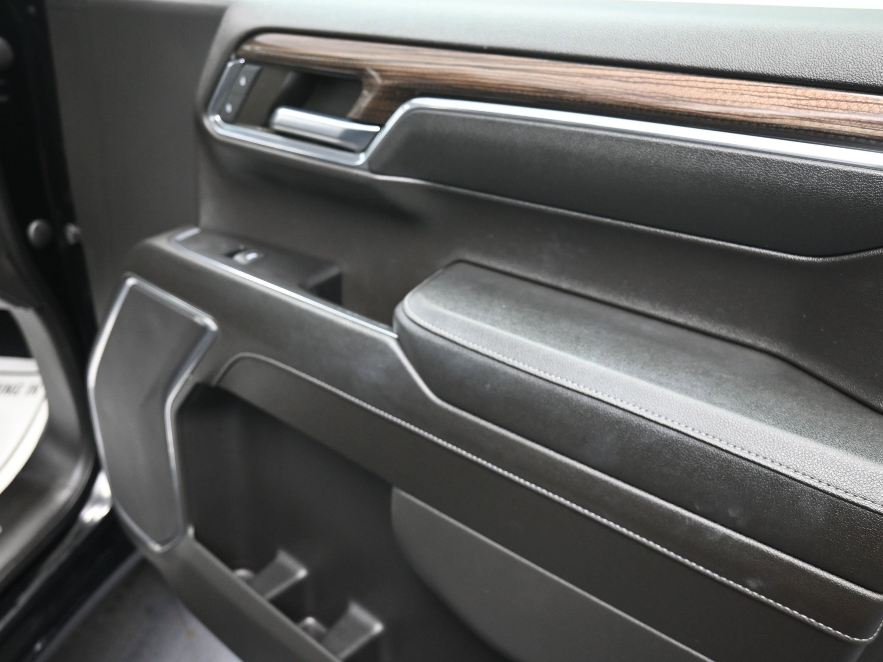 Used 2023 Chevrolet Silverado 1500 LT image 27