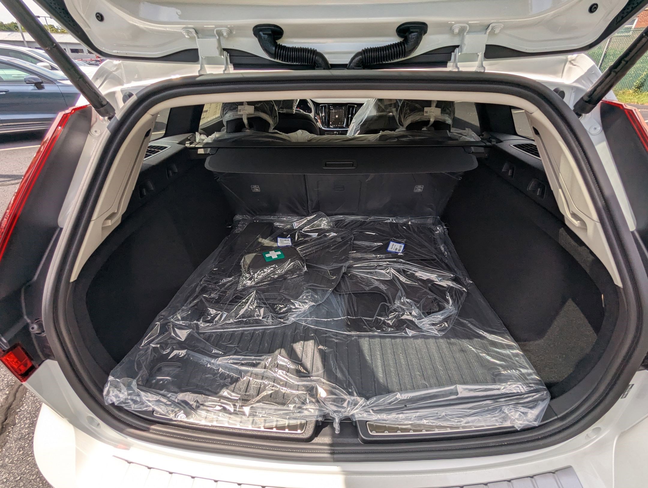 New 2026 Volvo V60 B5 Cross Country Plus w/ Protection Package Premier image 20