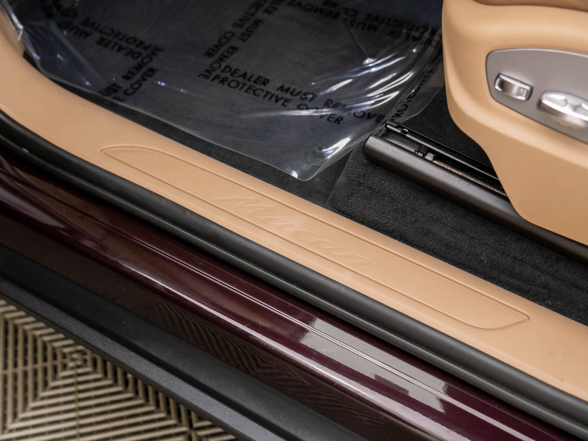 Certified 2023 Porsche Macan image 16