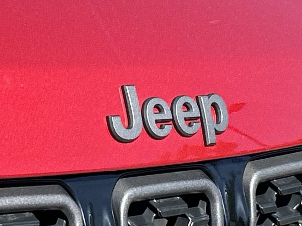 Used 2024 Jeep Compass Latitude w/ Altitude Special Edition AWD/4WD image 11
