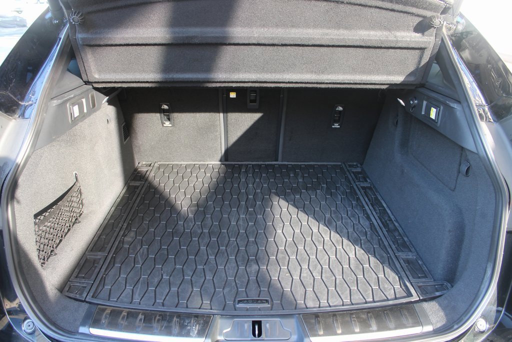 Used 2024 Jaguar F-PACE R-Dynamic S image 29