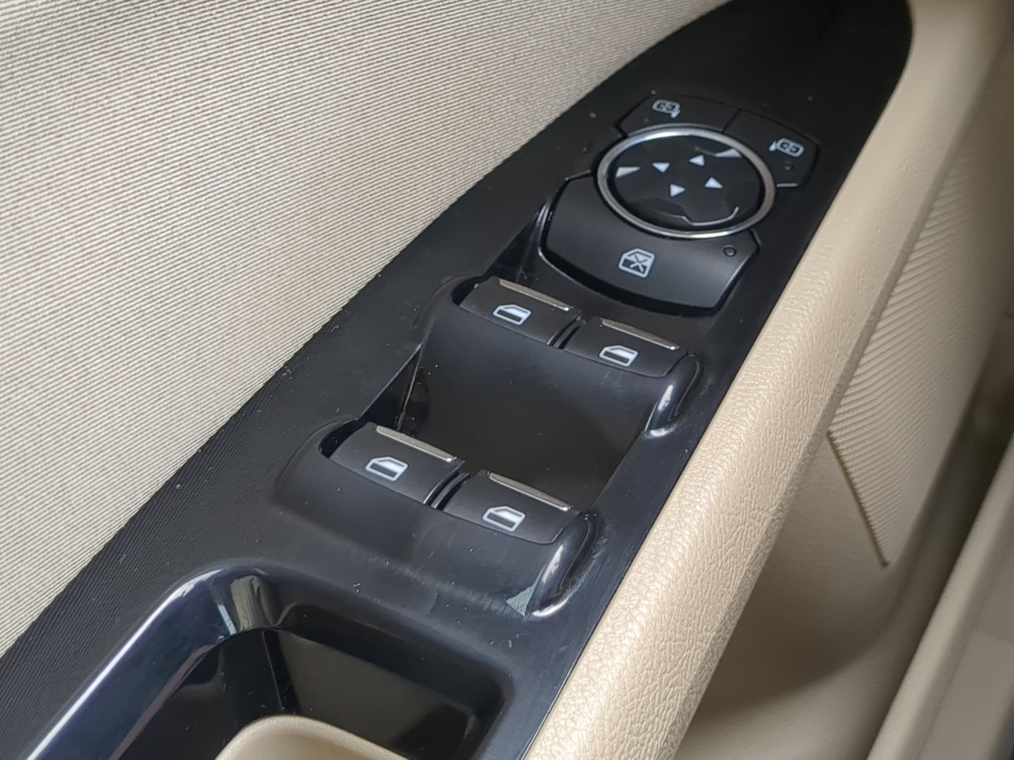 Used 2016 Ford Fusion SE FWD image 19