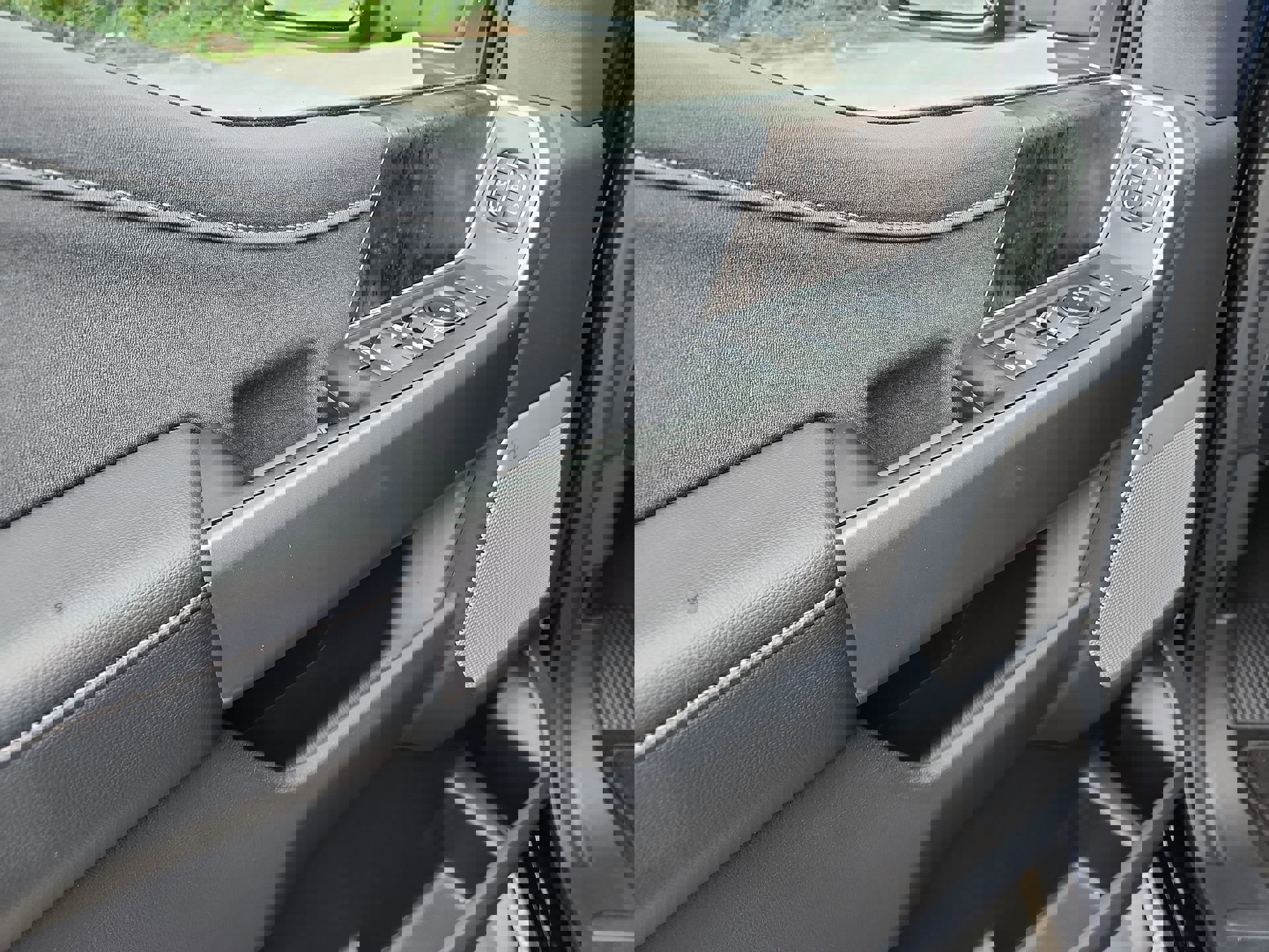 New 2025 Ford F250 Lariat w/ Lariat Ultimate Package image 15