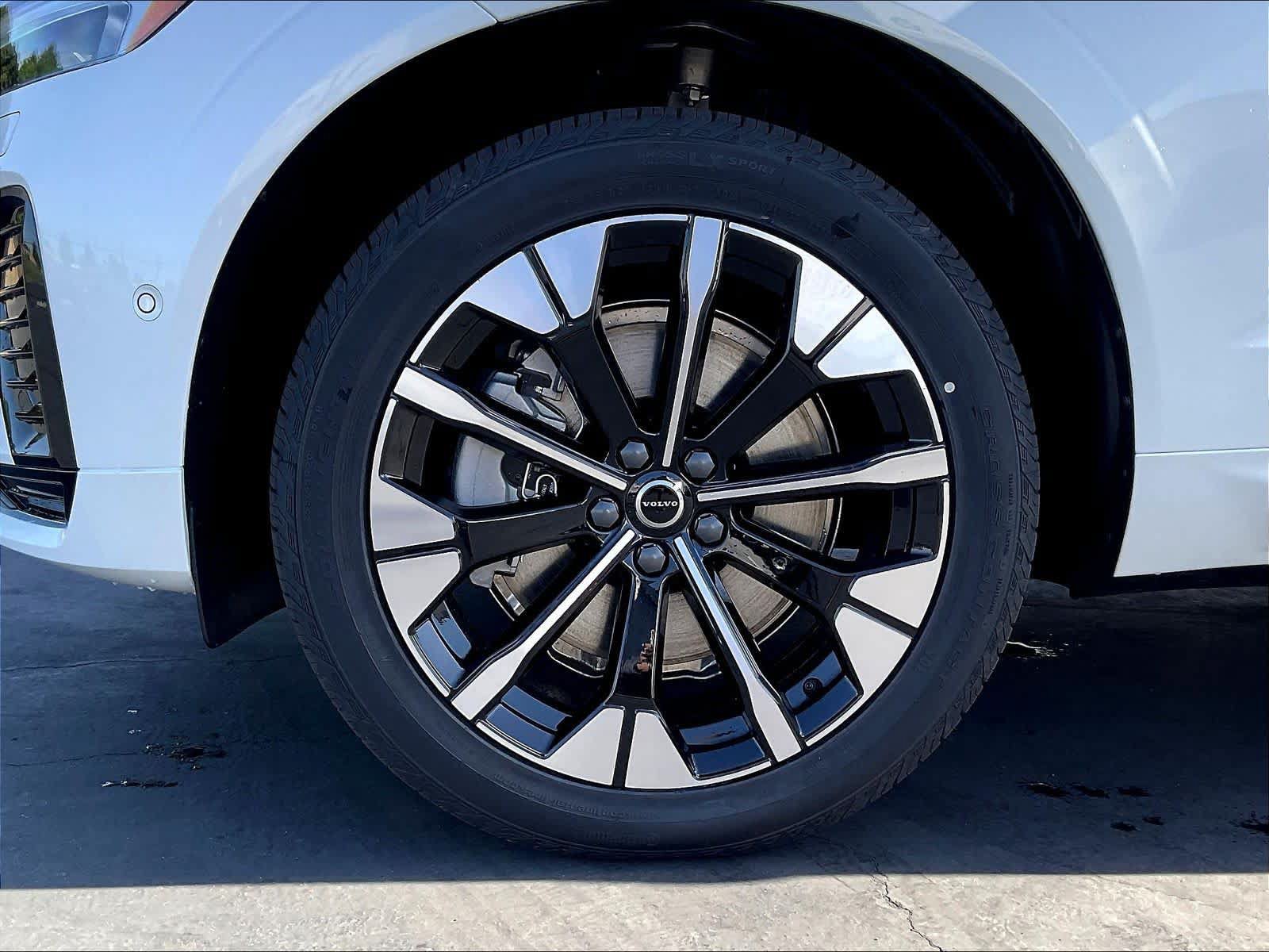 New 2026 Volvo XC60 T8 Plus w/ Climate Package AWD/4WD image 14