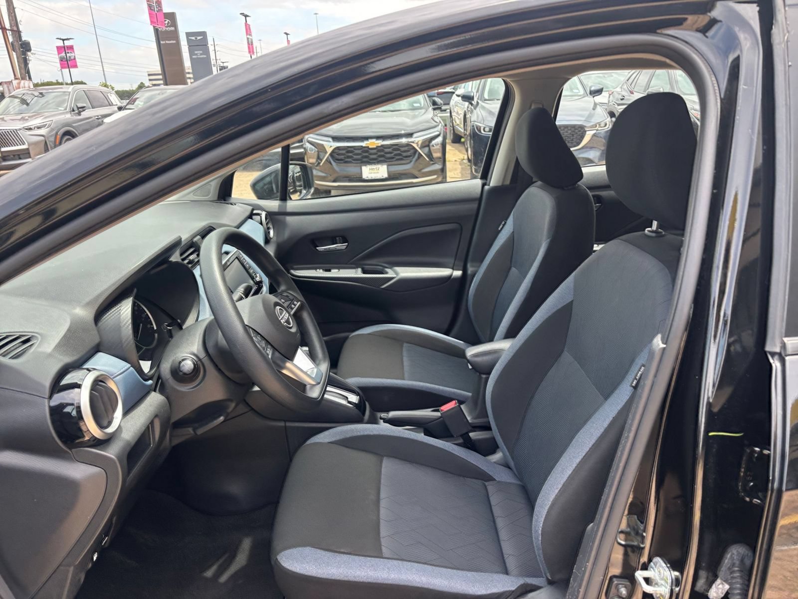 Used 2025 Nissan Versa SV FWD image 24