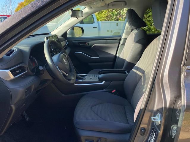 Used 2022 Toyota Highlander L image 11