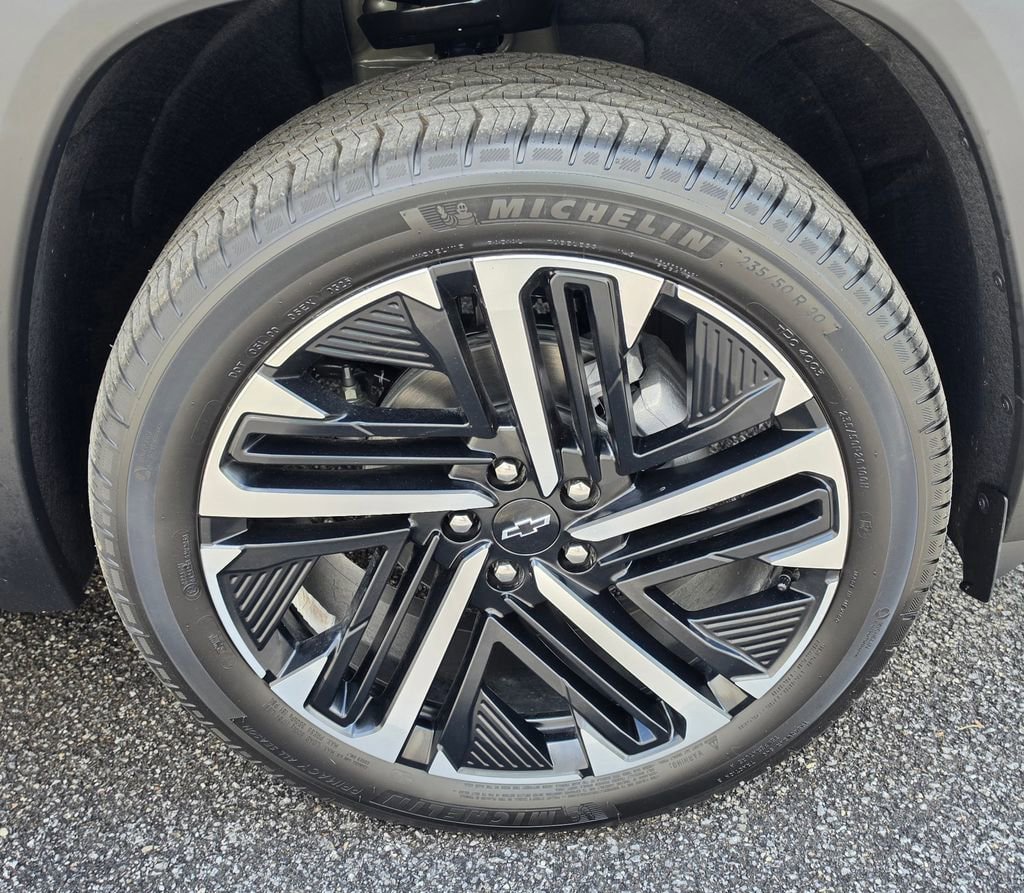 New 2026 Chevrolet Equinox RS w/ Convenience Package III AWD/4WD image 23