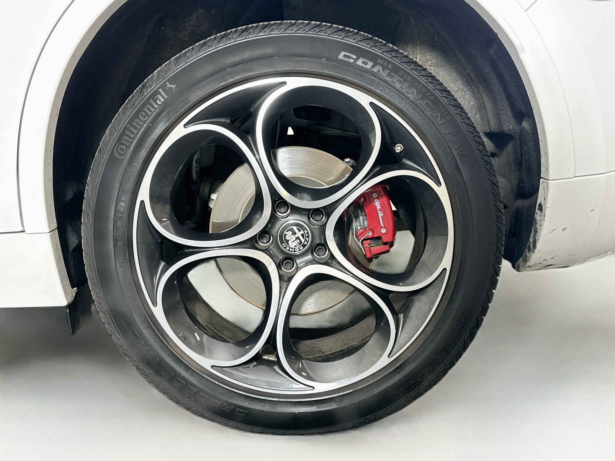 Used 2023 Alfa Romeo Stelvio Veloce AWD/4WD image 11