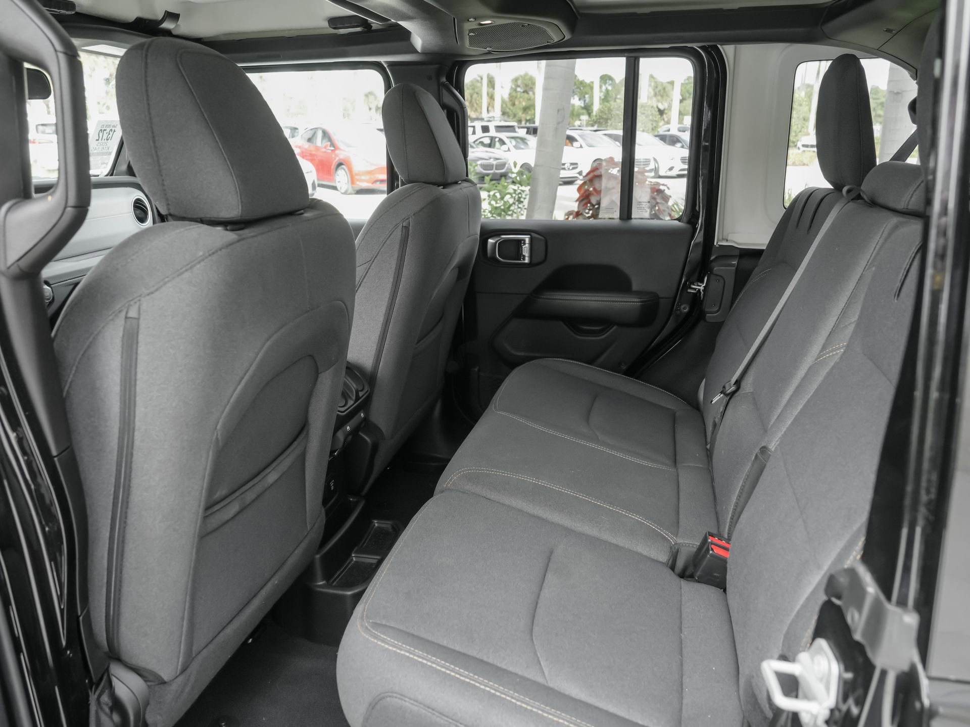 Used 2025 Jeep Wrangler Unlimited Sahara w/ Safety Group AWD/4WD image 18