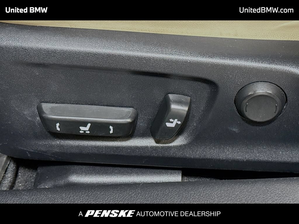 Used 2016 Lexus IS 200t RWD image 4