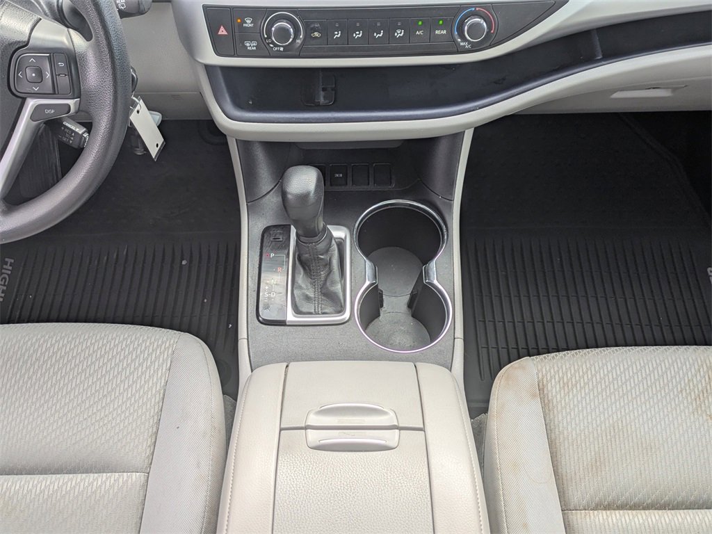 Used 2015 Toyota Highlander LE image 19