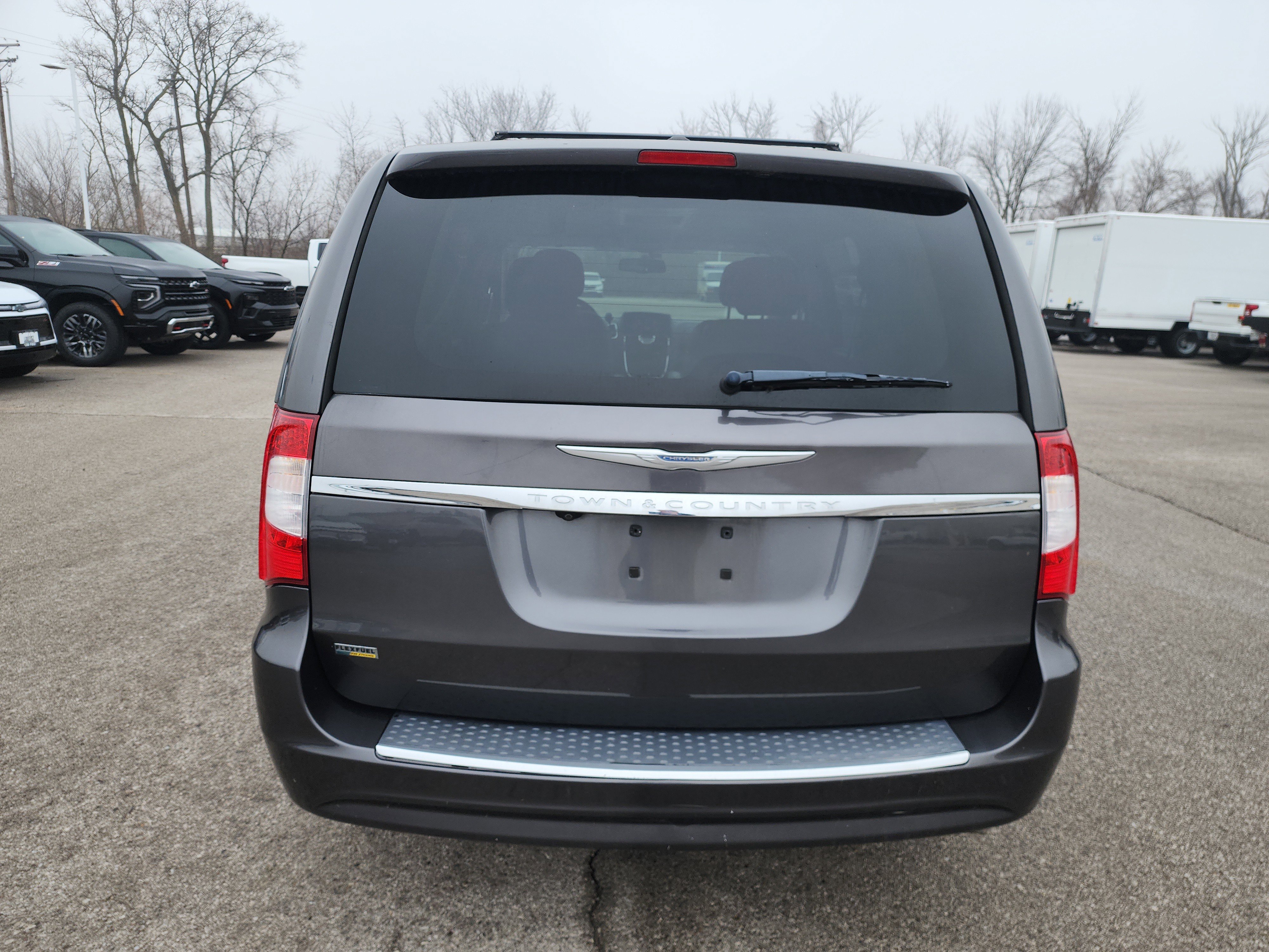 Used 2016 Chrysler Town & Country Touring image 4