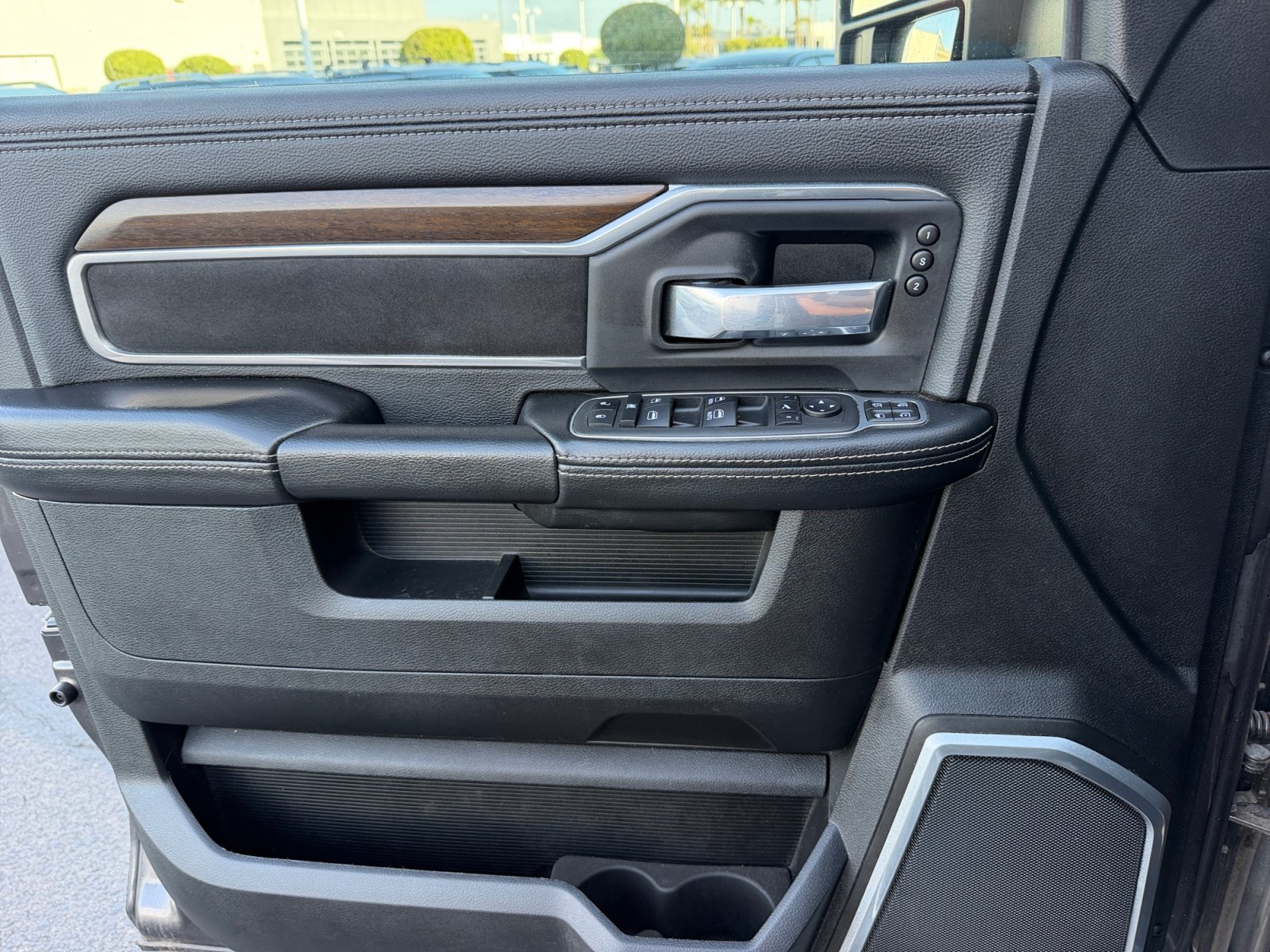 Used 2024 RAM 2500 Laramie AWD/4WD image 13
