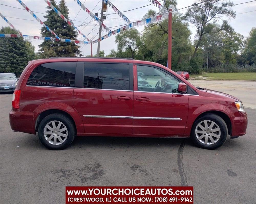 Used 2015 Chrysler Town & Country Touring image 6