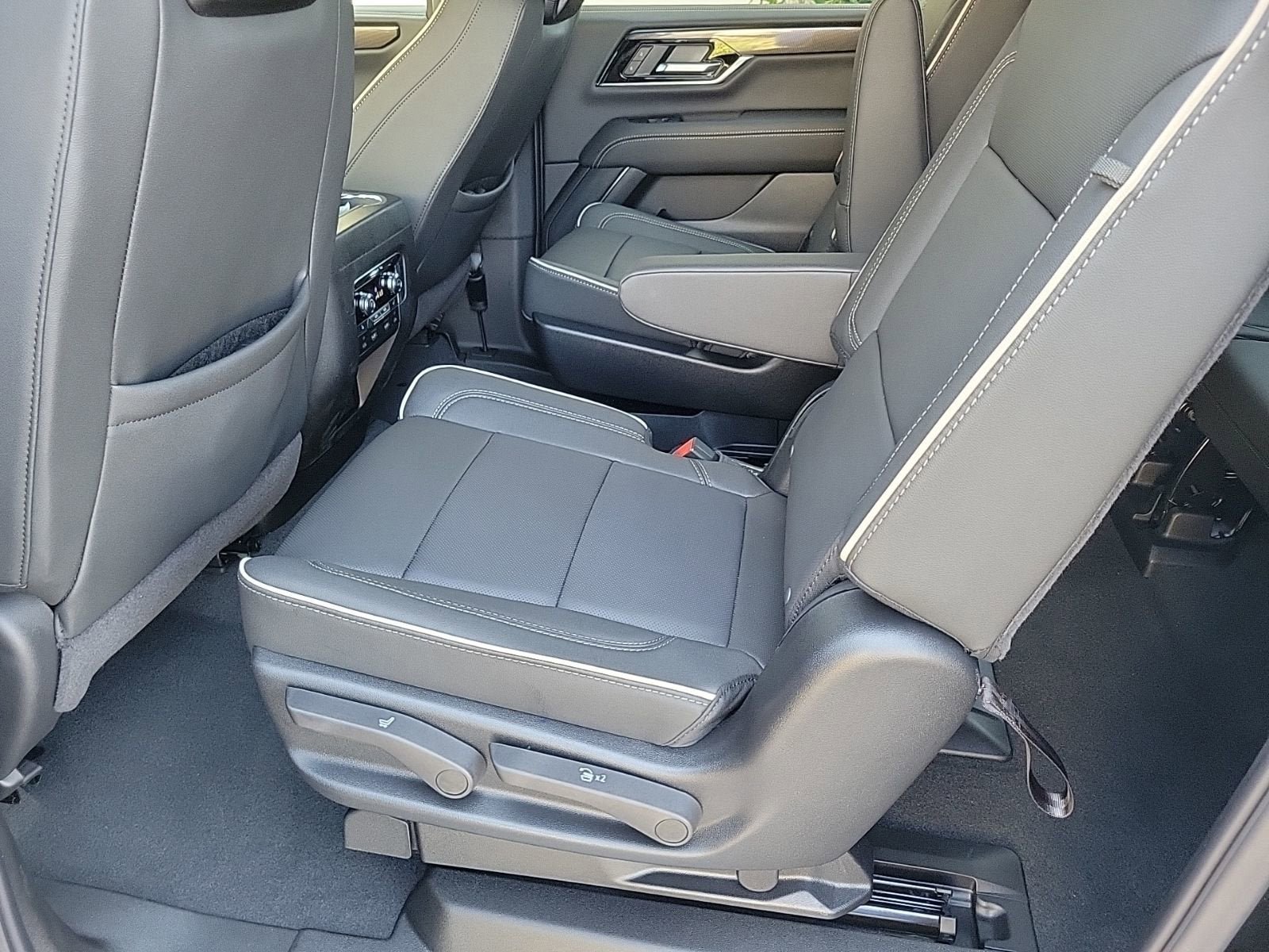 New 2026 GMC Yukon XL Elevation image 13