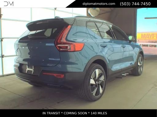 Used 2025 Volvo EX40 Plus image 4
