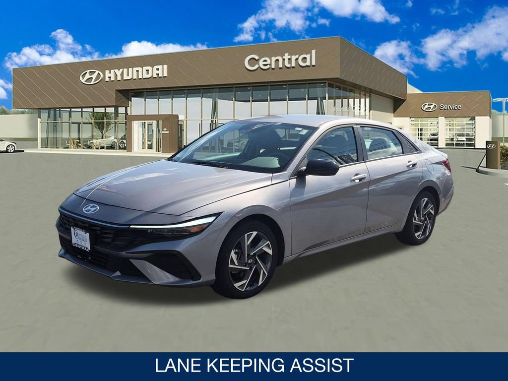 Certified 2025 Hyundai Elantra Sport FWD image 3