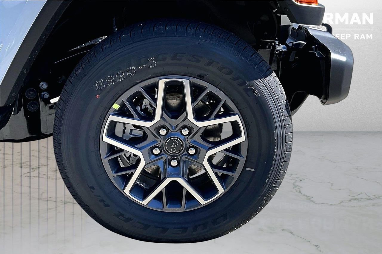 New 2026 Jeep Wrangler Sahara AWD/4WD image 33