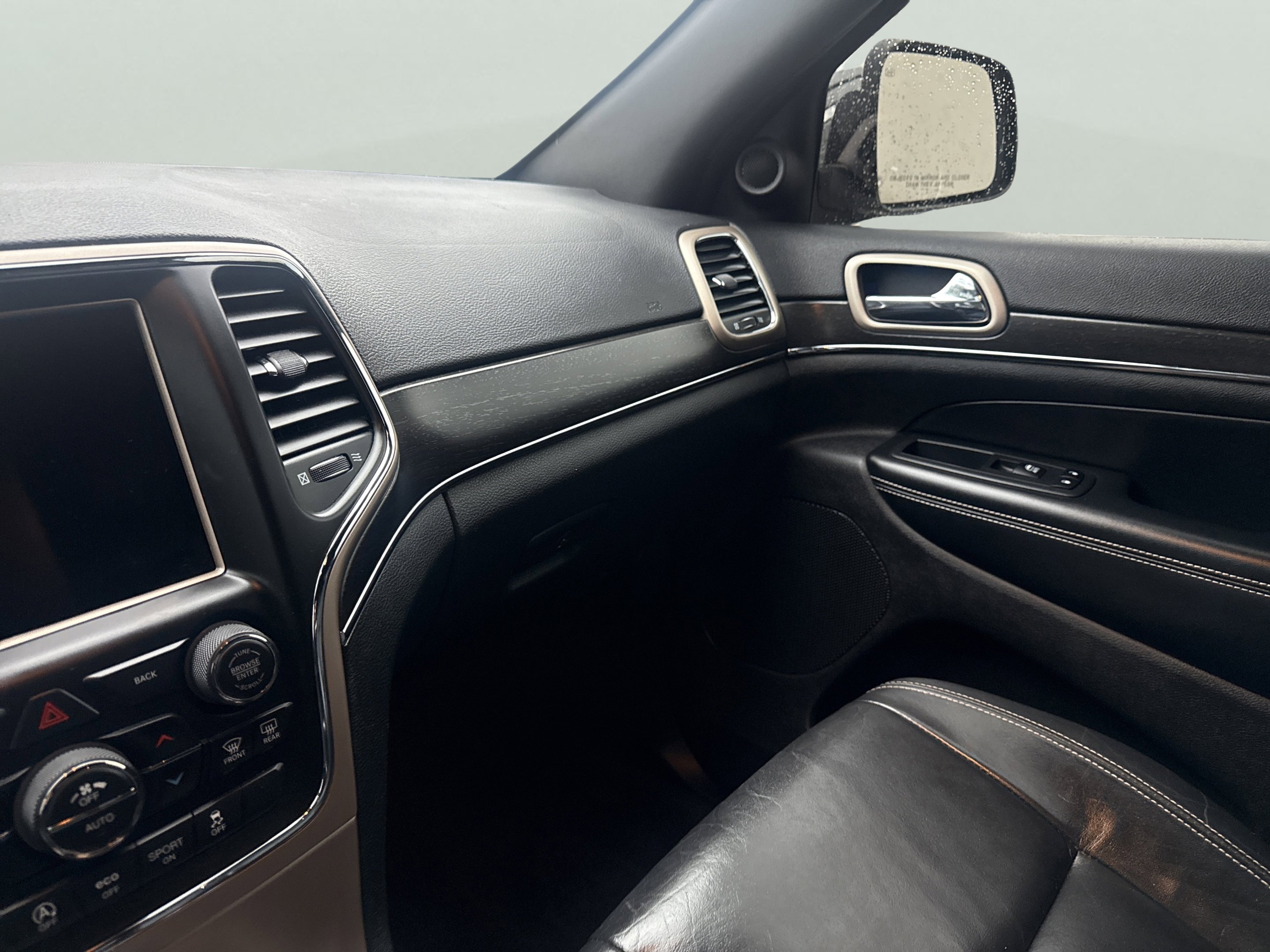 Used 2017 Jeep Grand Cherokee Limited image 18