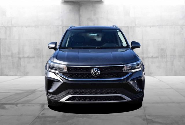 Certified 2022 Volkswagen Taos SE w/ Panoramic Sunroof Package image 4