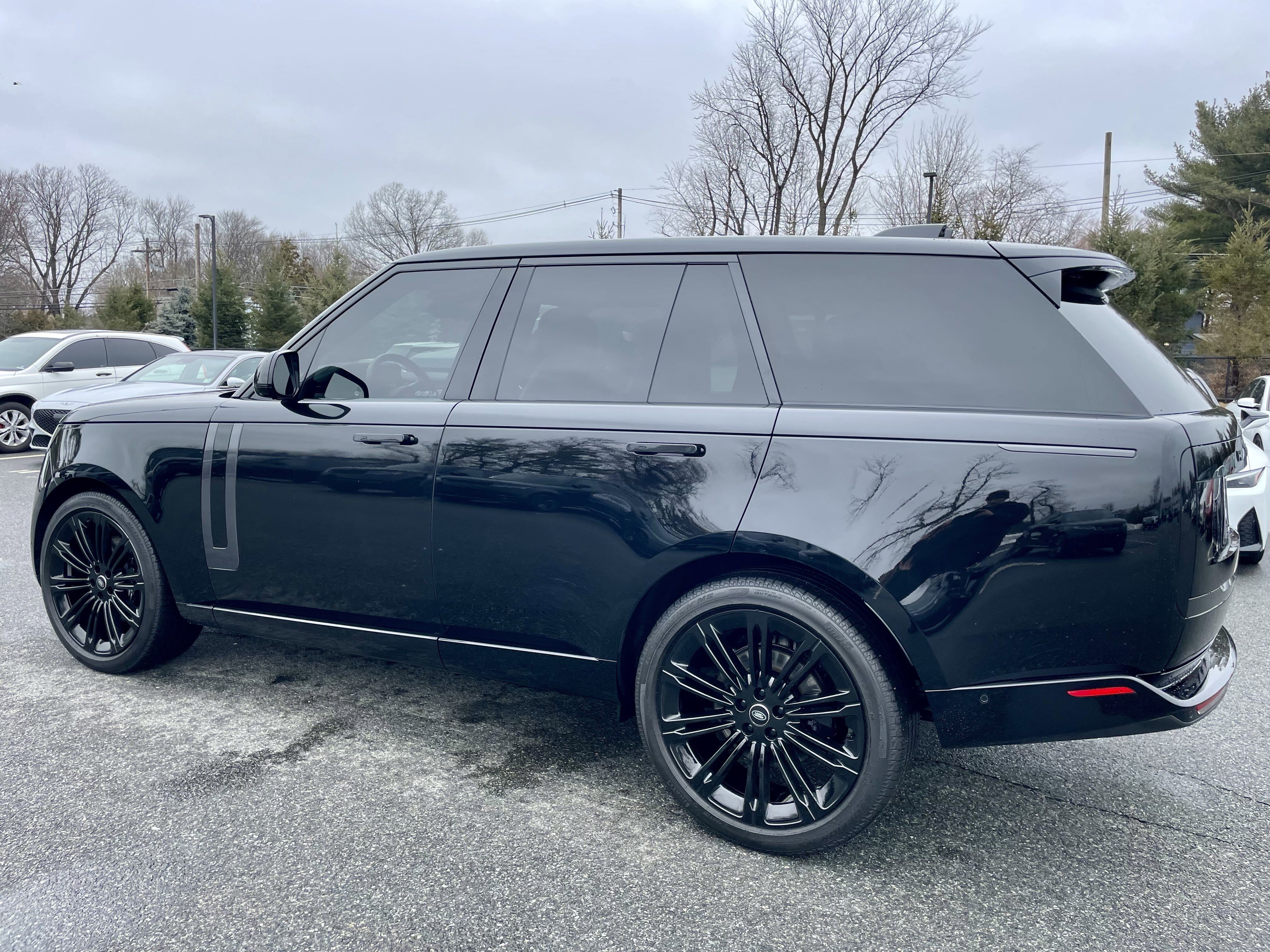 Certified 2025 Land Rover Range Rover SE image 5