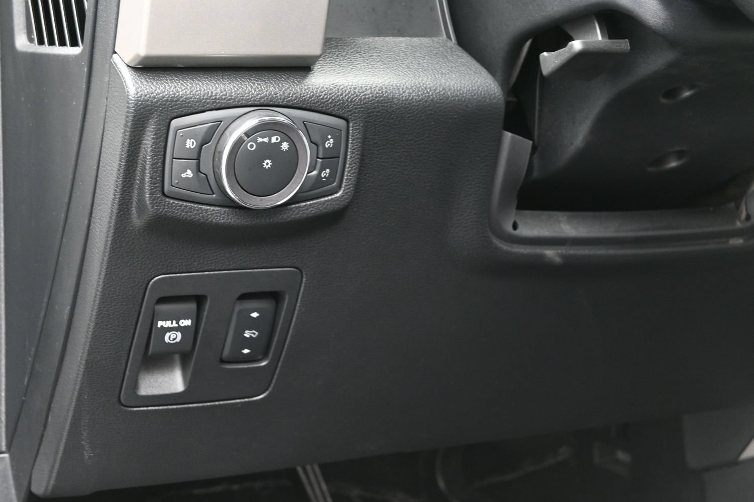 Used 2019 Ford F150 Lariat w/ Trailer Tow Package AWD/4WD image 23
