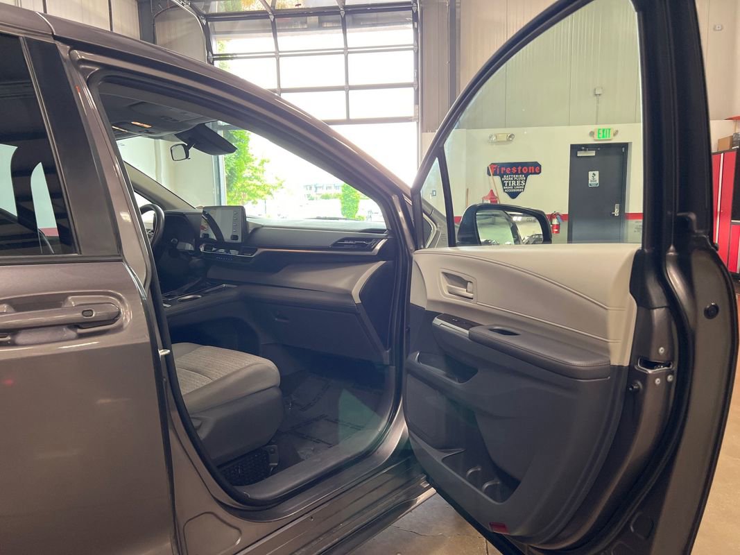 Used 2021 Toyota Sienna LE image 92