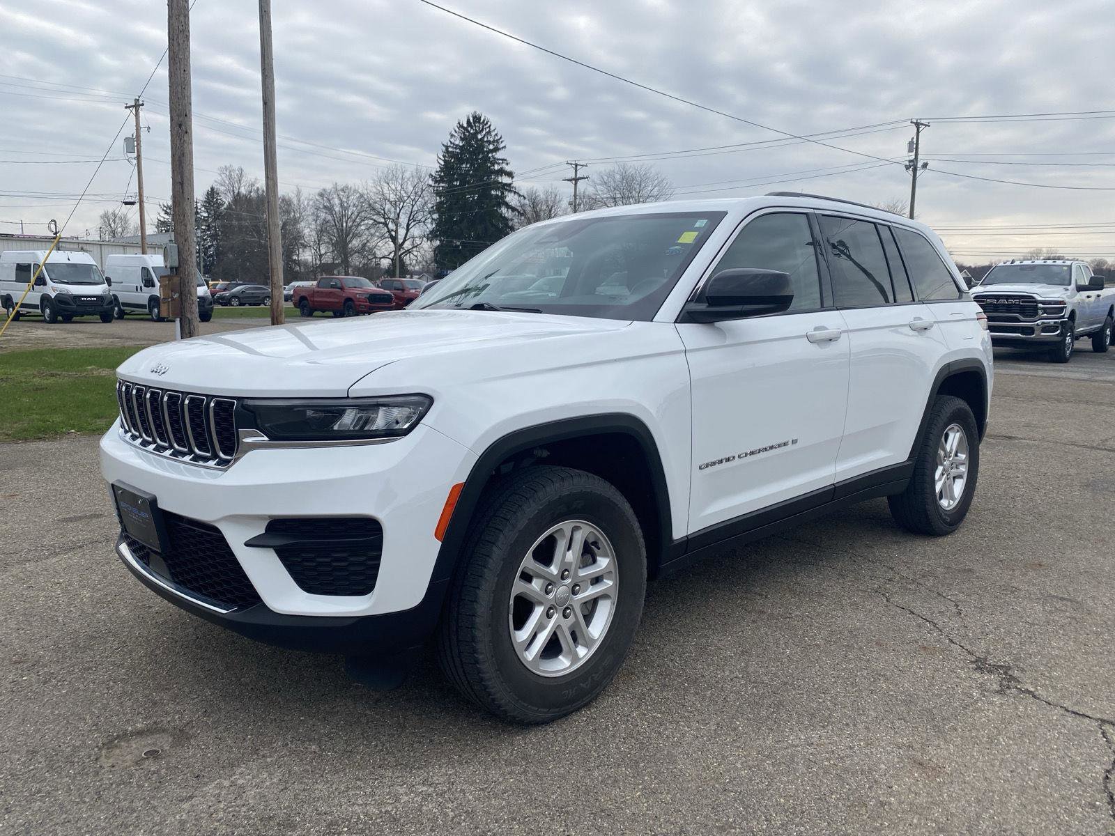 Used 2022 Jeep Grand Cherokee Laredo w/ Luxury Tech Group I