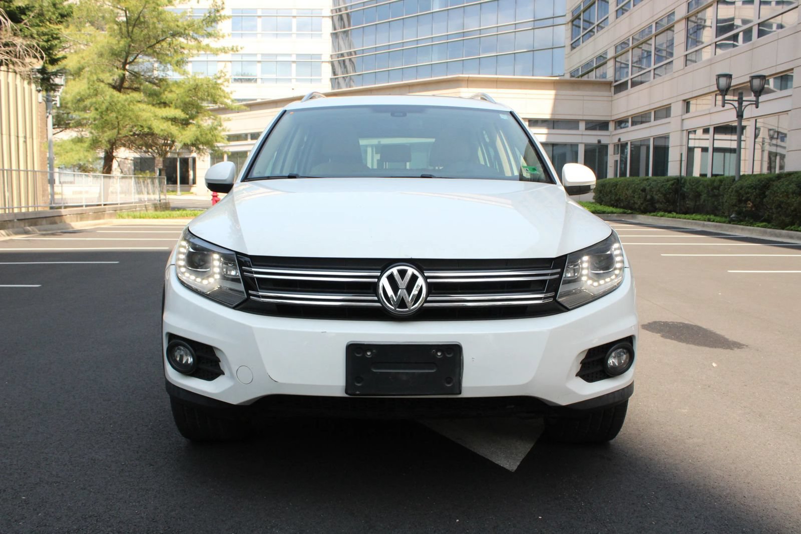 Used 2013 Volkswagen Tiguan SEL FWD image 3
