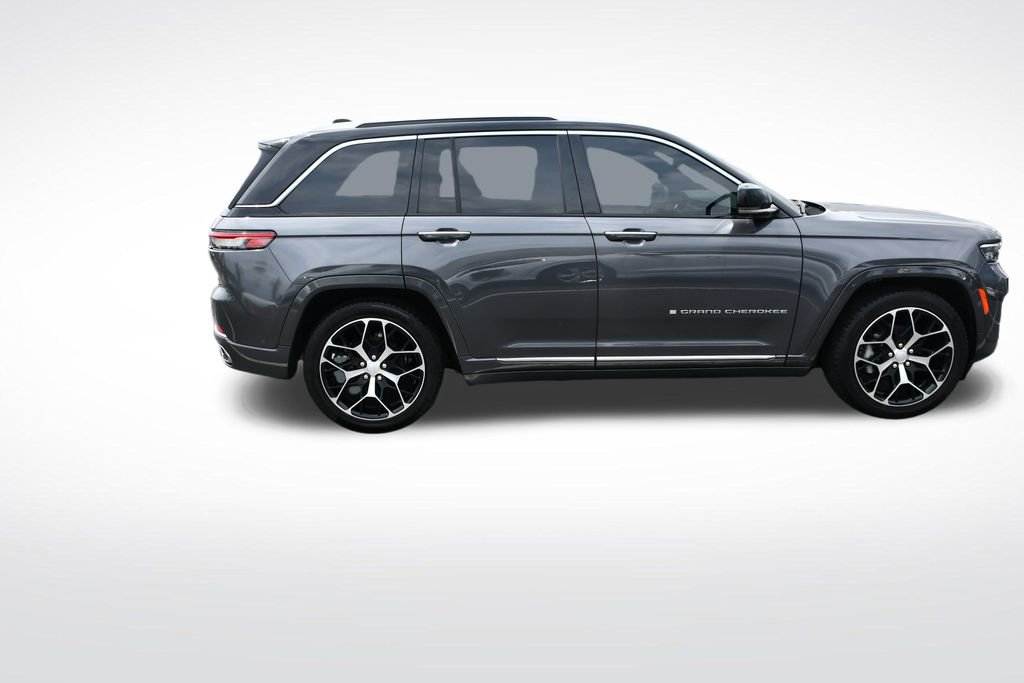 Used 2023 Jeep Grand Cherokee Summit AWD/4WD image 9