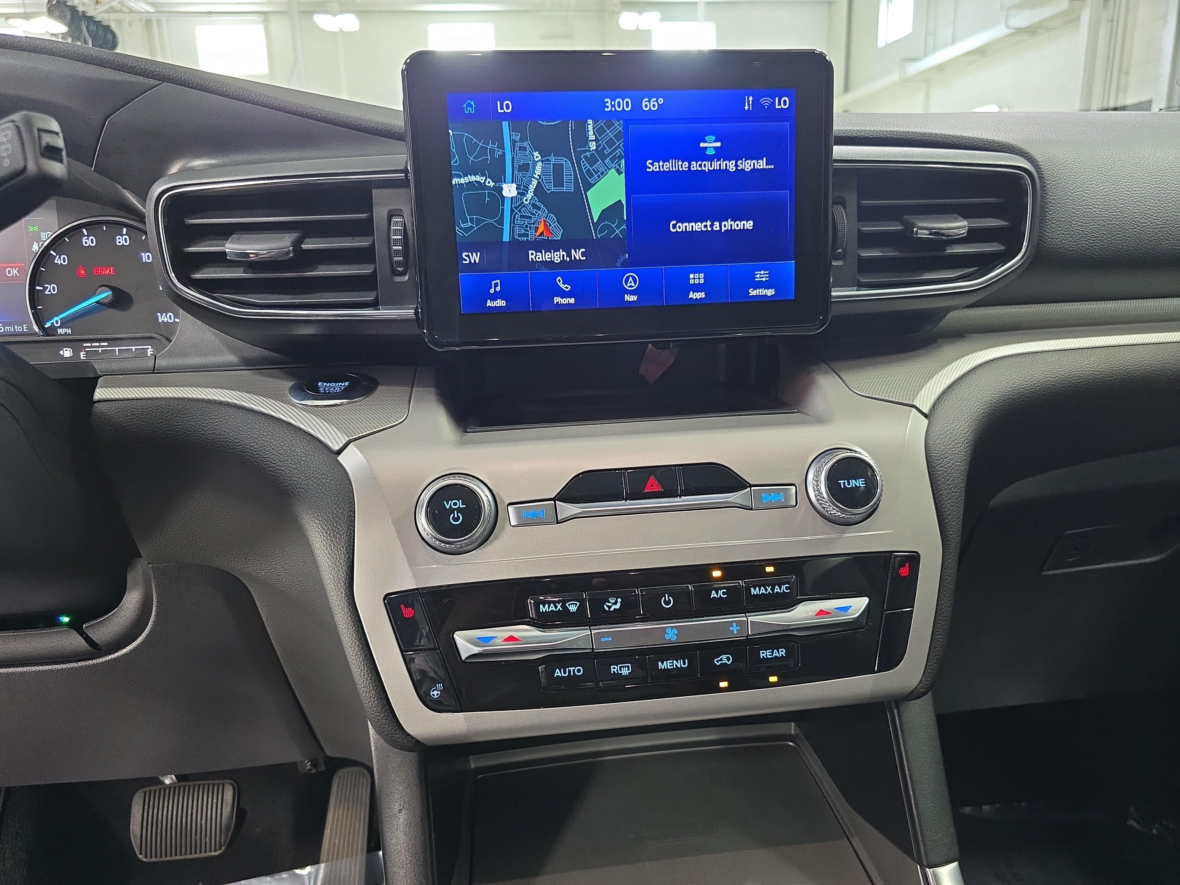 Used 2023 Ford Explorer XLT w/ Equipment Group 202A RWD image 20