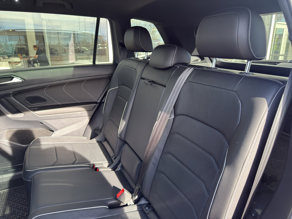 Used 2022 Volkswagen Tiguan SEL R-Line image 16