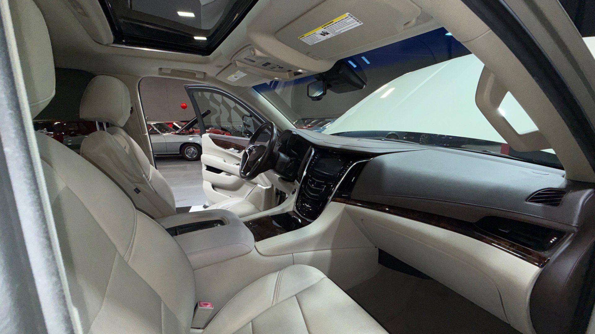 Used 2015 Cadillac Escalade Luxury image 81