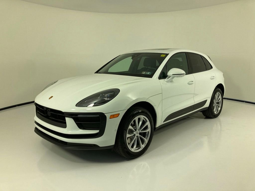 Certified 2022 Porsche Macan AWD/4WD image 1