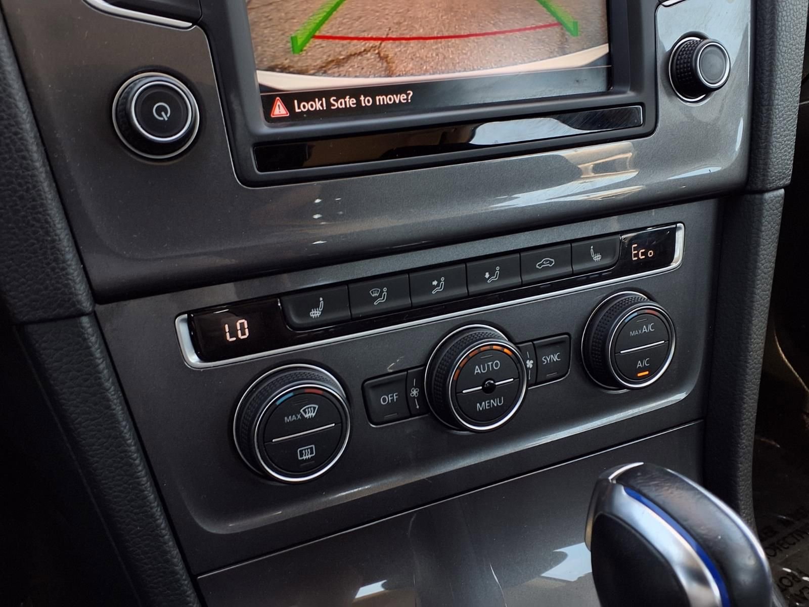 Used 2016 Volkswagen e-Golf SE w/ DC Fast Charging Package FWD image 10