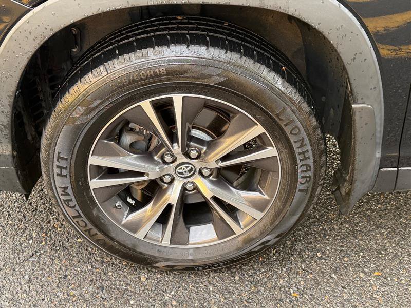 Used 2019 Toyota Highlander LE AWD/4WD image 16