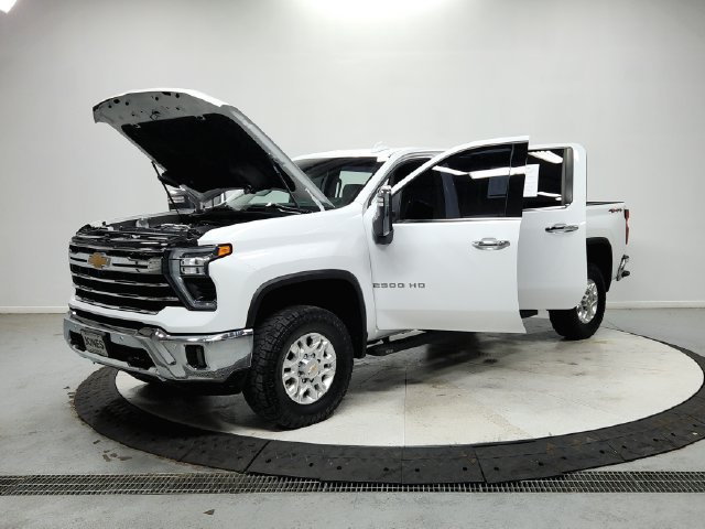 Used 2025 Chevrolet Silverado 2500 LTZ w/ LTZ Convenience Package AWD/4WD image 12
