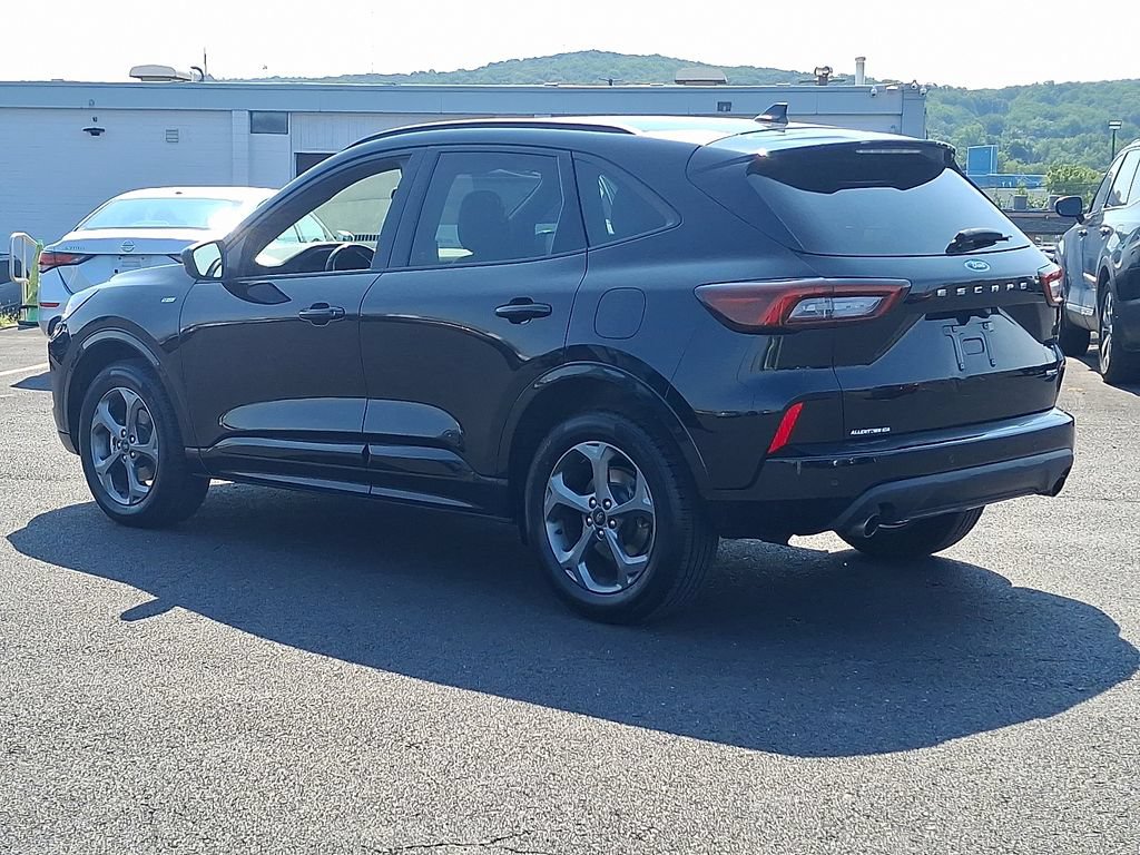 Used 2023 Ford Escape ST-Line w/ Tech Pack #1 AWD/4WD image 4